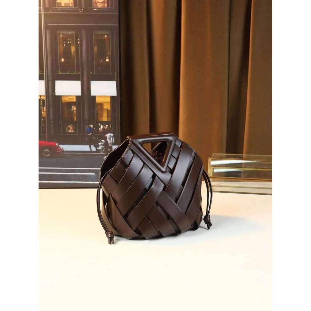 Woven Design Women Handbag, Tote Basket High-End Niche Inverted Triangle Shaped Fashion Commuter Bag, Casual Style