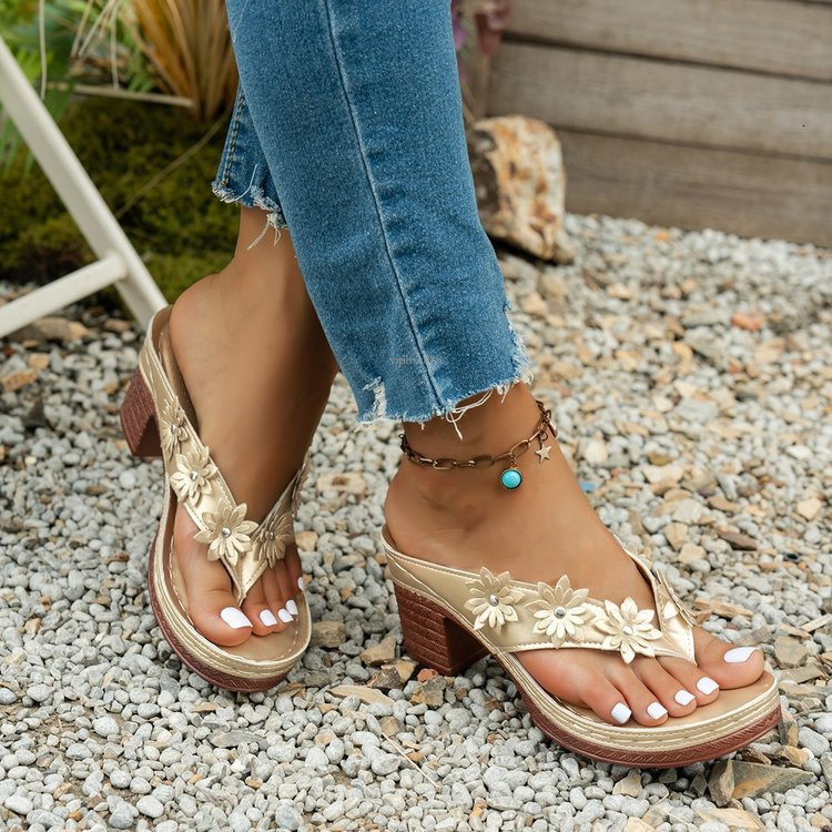 Outdoor European And American New Floral Designer Sandals Beaded Clip Women's Wedge Slippers Female Export Large Size Sandals Beach Mom Shoes Boh