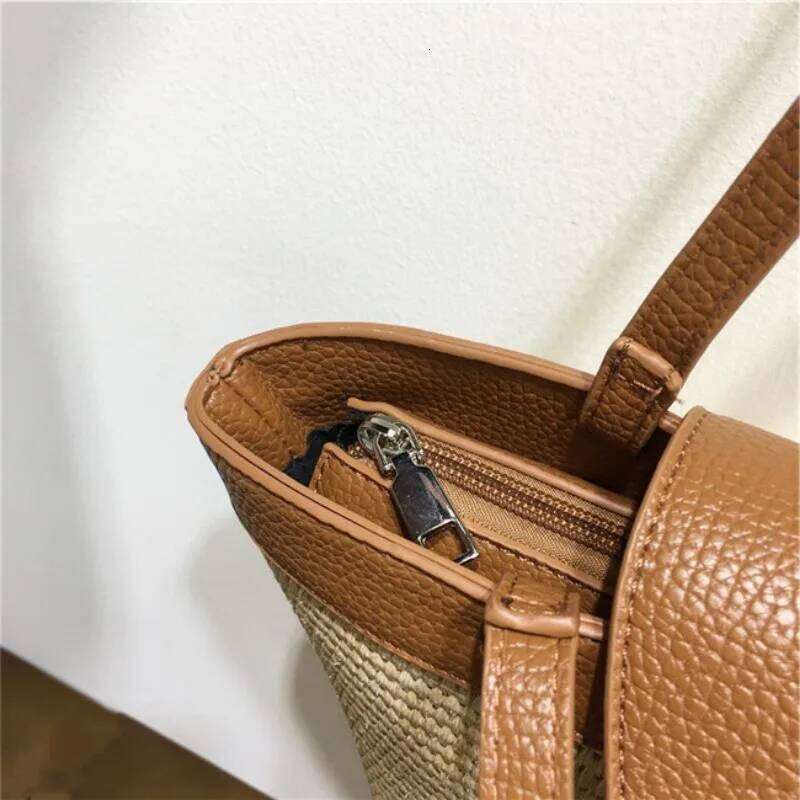 Meet You Summer Trend Retro Straw Large Capacity Patchwork Leather Tote 2025 Female Bohemian Travel Beach Bag