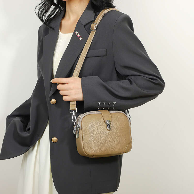 Versatile 2024 New Fashion Single Shoulder Crossbody for Women Multi-layer Small Square Bag Trendy