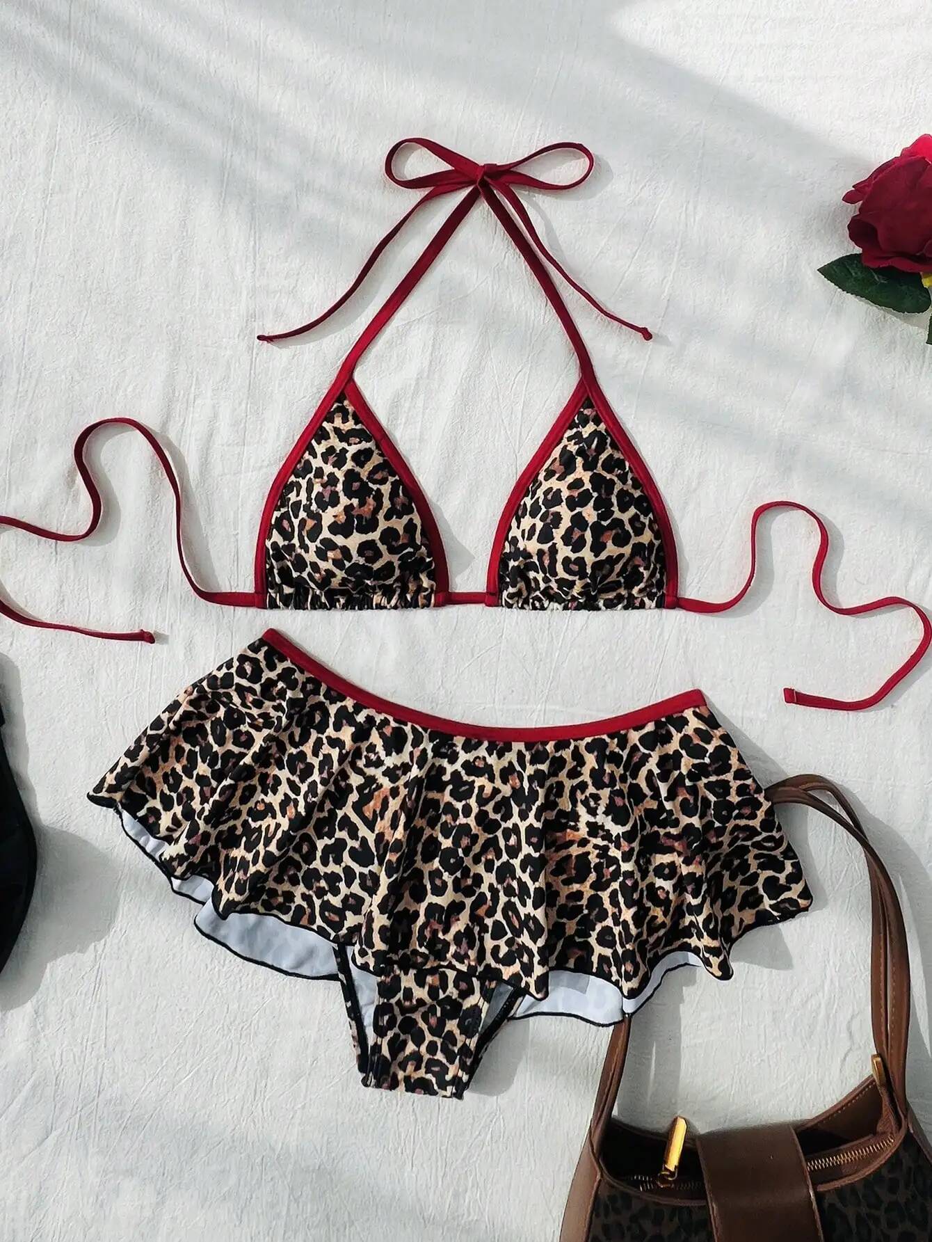 Leopard print bikini thong skirt is cute sexy, showing the figure and temperament