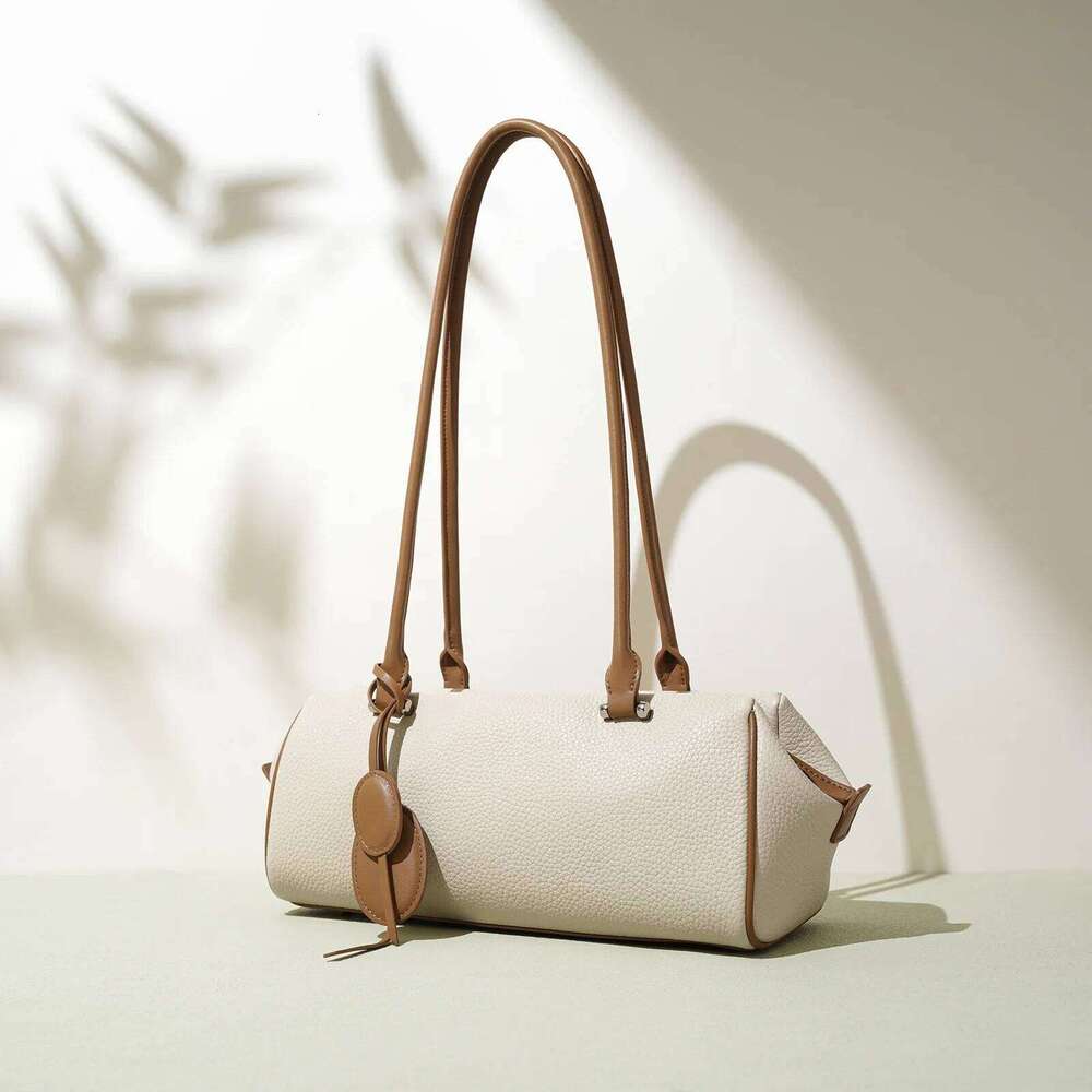 2025 New Women's Genuine Leather Armpit Bag Light Inspired Fashion Design Minimalist Commuting Charm Accent Essentials