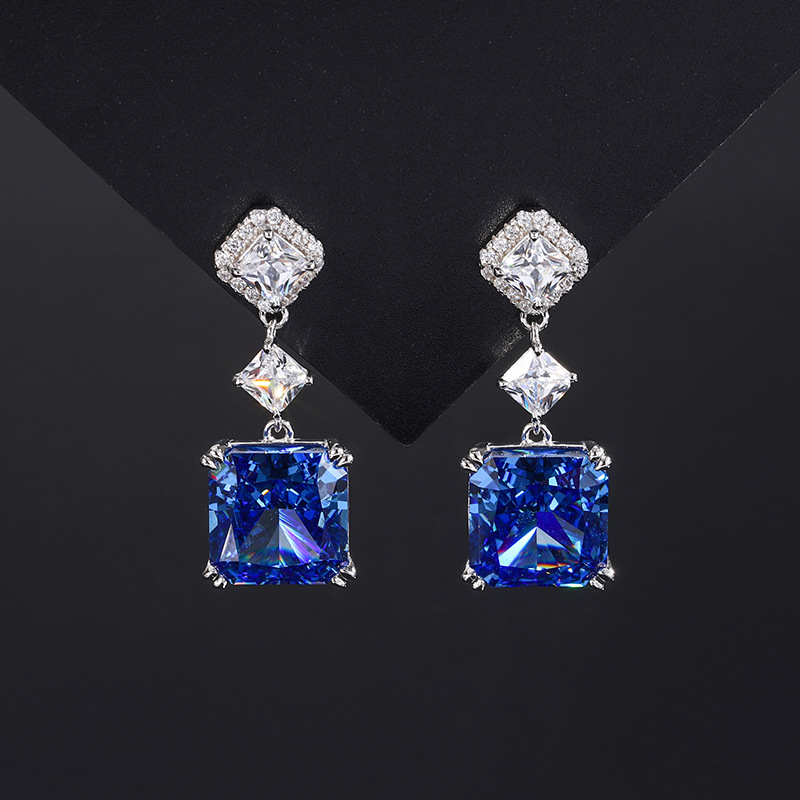 High-Quality Chic S925 Sterling Silver Piercing With Glossy Appearance And Robust Clasp Design Ideal for Adorning Your Wardrobe