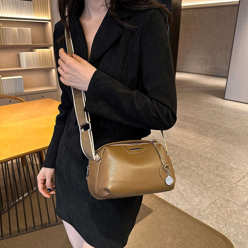 Top Layer Cowhide Soft Leather 2024 Fashion Small New Versatile Crossbody Women's Light Luxury Single Shoulder French Style Bag GUHUISHU