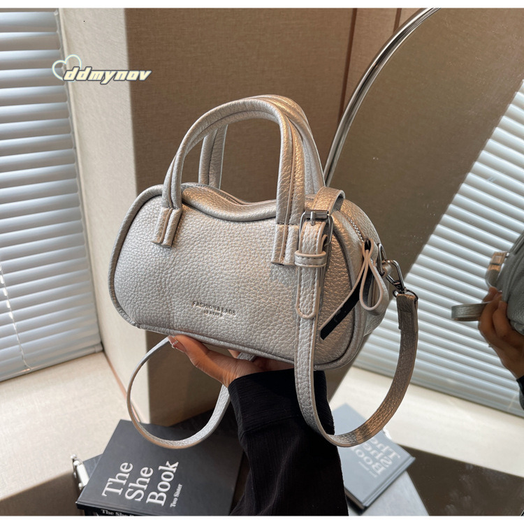 Handheld Small Square for Women 2025 Autumn New Ins Simple Fashion Single Shoulder High-end Crossbody Bag ddmynov
