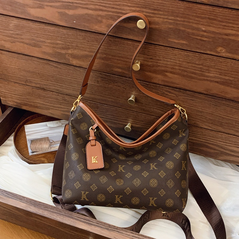 Free Shipping 2025 Designer Women's Luxury New Large Bag, Single Shoulder Underarm Bag, Fashion Commuter Bag