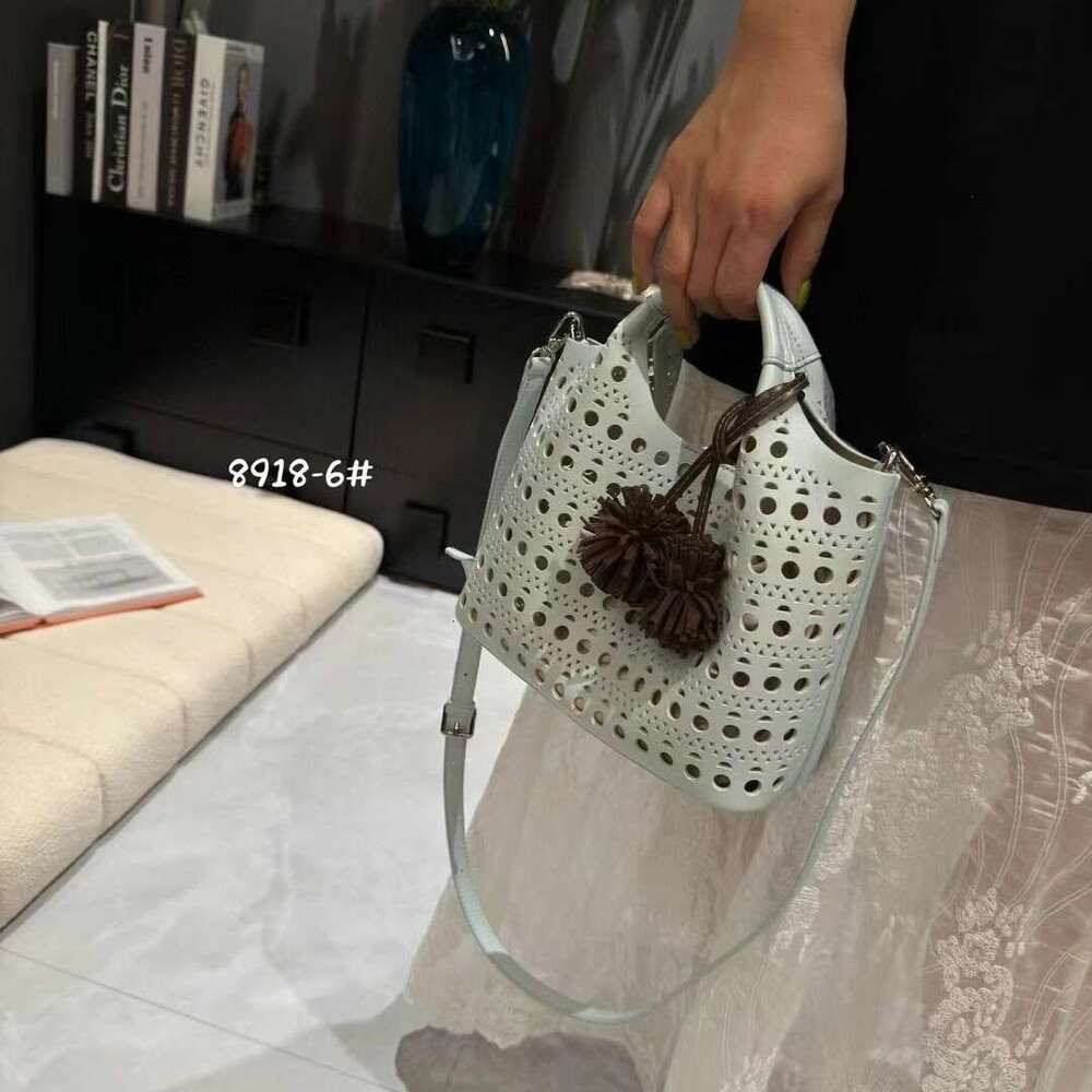 2025 New Hollow Out Handbag Summer Niche Versatile Crossbody Beach Photo Shoot Women's Bag