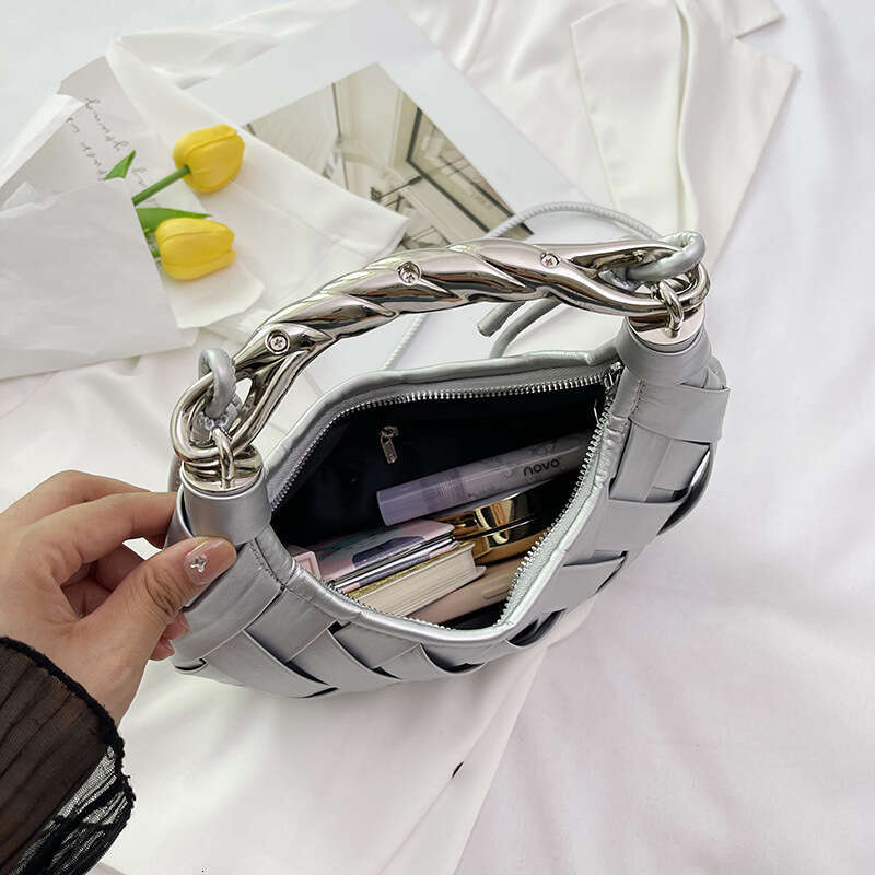 Fashion Handheld Woven Dumpling For Women 2025 Summer New Trendy Handbag Niche Simple Texture Crossbody Bag