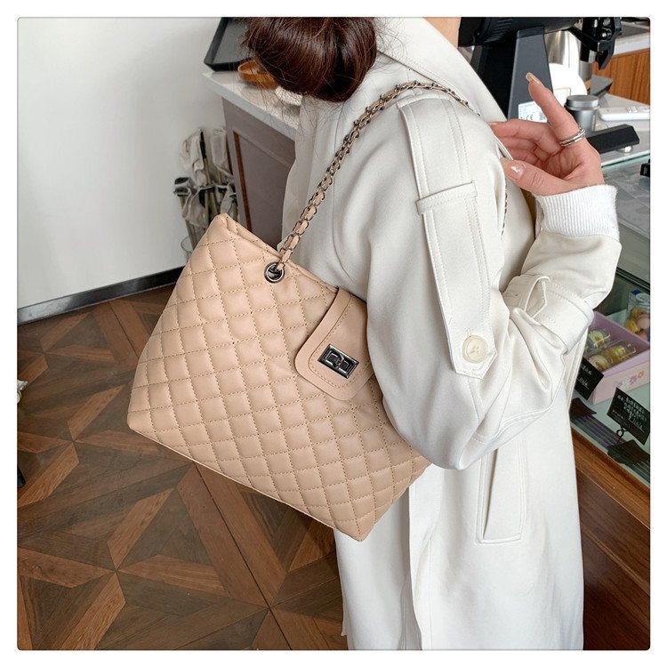 Free Shipping New Designer Bag For 2025 Quilted Large Capacity Bag Women Spring Luxury Wallet Fashion Chain Shoulder Crossbody Celebrity Tote