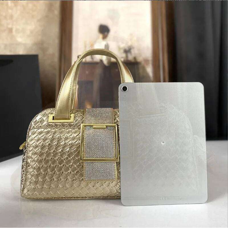 2025 New Bright Color - Lace Pattern Mom Shoulder Fashionable Women's Bag 2025/06/10