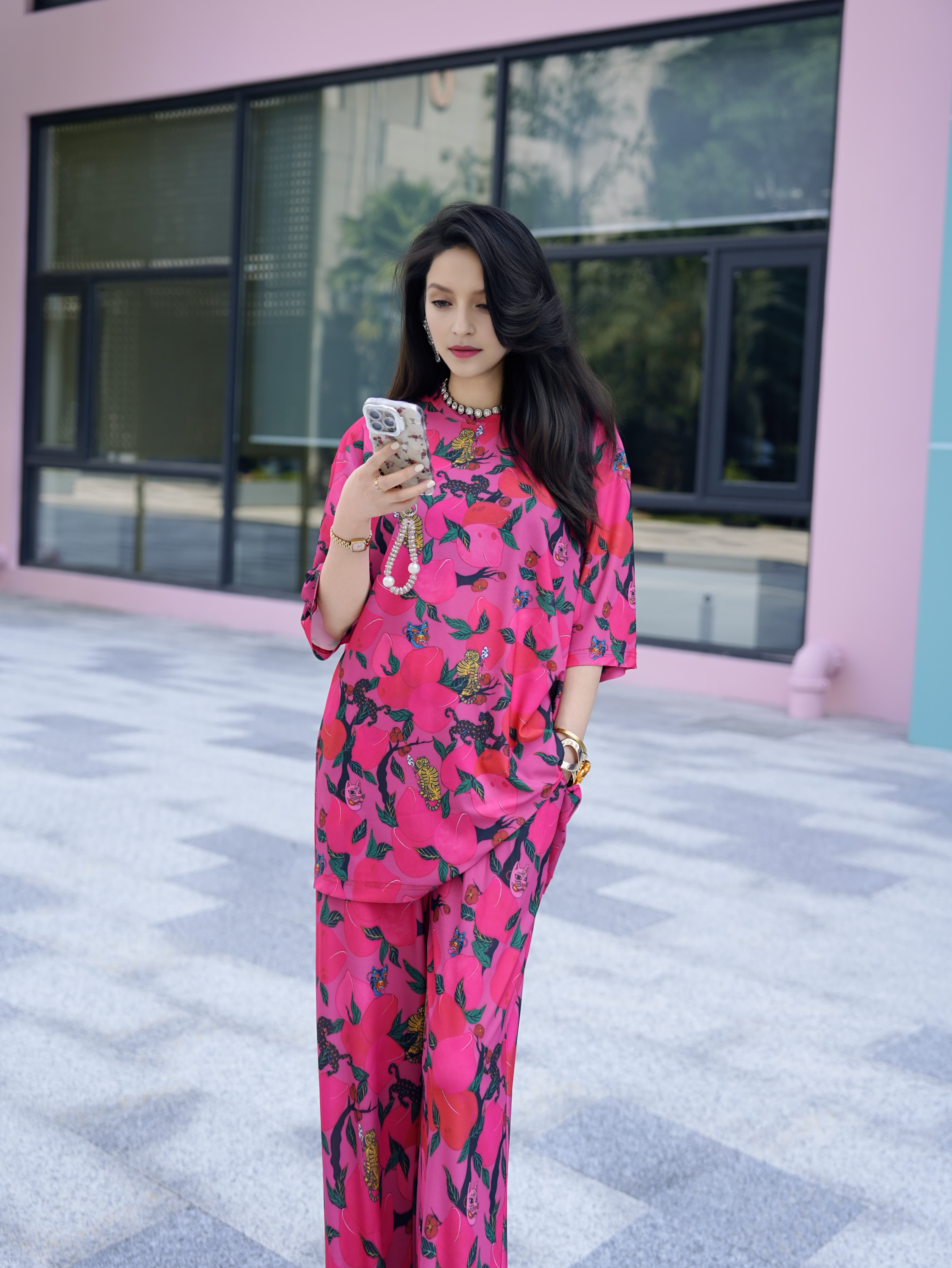 HZHJ original designer's Peach Tiger set pants look slim, stylish and luxurious