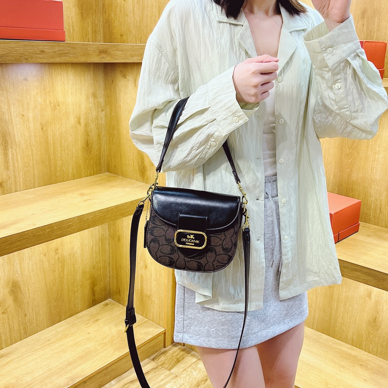 Free shipping 2025 designer women's luxury French fashion retro single shoulder handbag crossbody bag brown