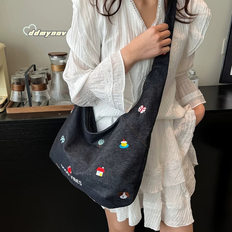 2025 Korean Style Embroidered Denim Crossbody for Women New Niche Large Capacity Commuter Canvas Shoulder Tote Bag ddmynov