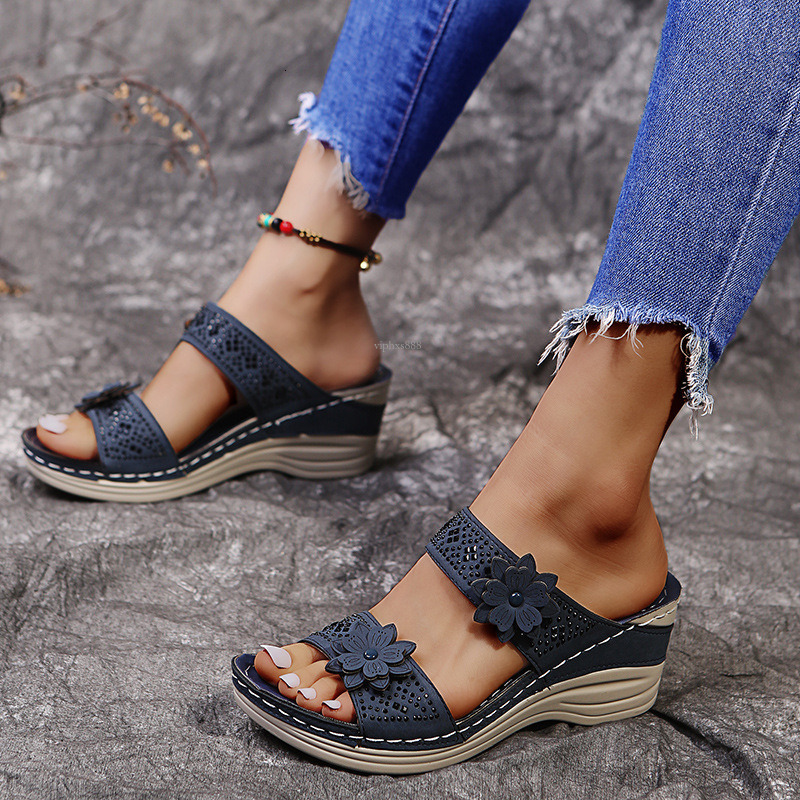 2025 Summer New Sandals Beach Flower Large Size Women's Shoes Rhinestone Slippers Designer sandals Outdoor Women's Wedge Comfortable One-Str
