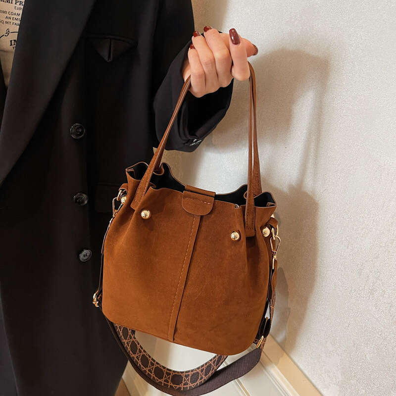Trendy Bags This Year: Bucket For Women 2025 New High-End Shoulder Summer Versatile Wide Strap Crossbody Bag