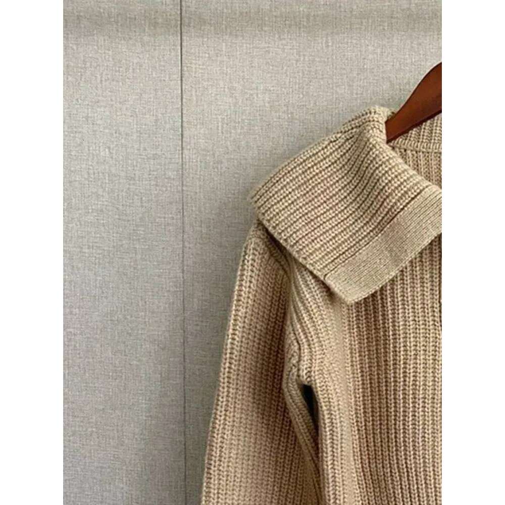 Large Turn-Down Collar Women's Knit Sweater Slim Temperament Lady Solid Color Short Pullover Knitwears