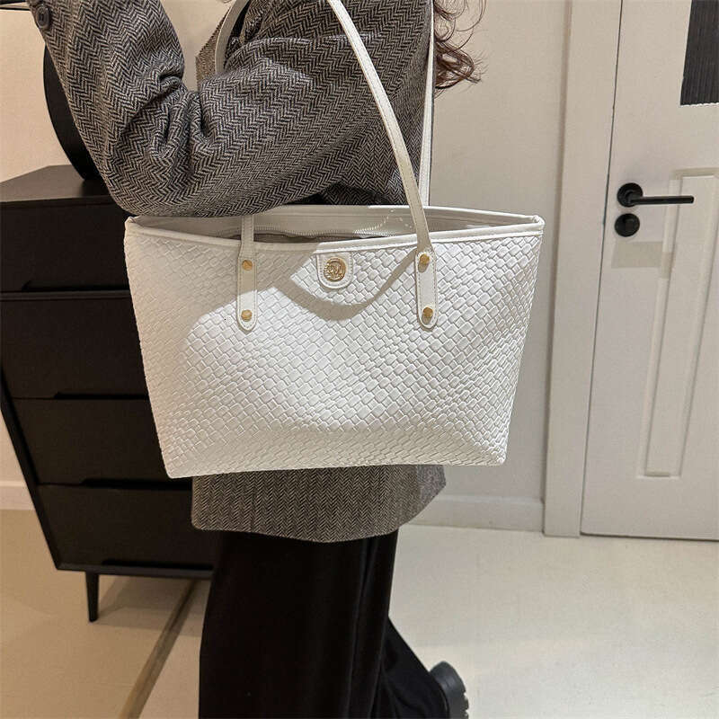 2024 New Women's Casual Large Capacity Tote for College Students Fashionable Simple Shoulder Bag