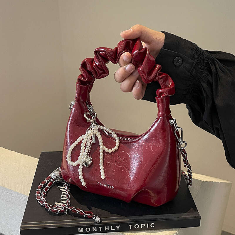 High-end Stylish Red for Women 2025 New Autumn Winter Versatile Chain Crossbody Bag Exquisite Pleated Handbag