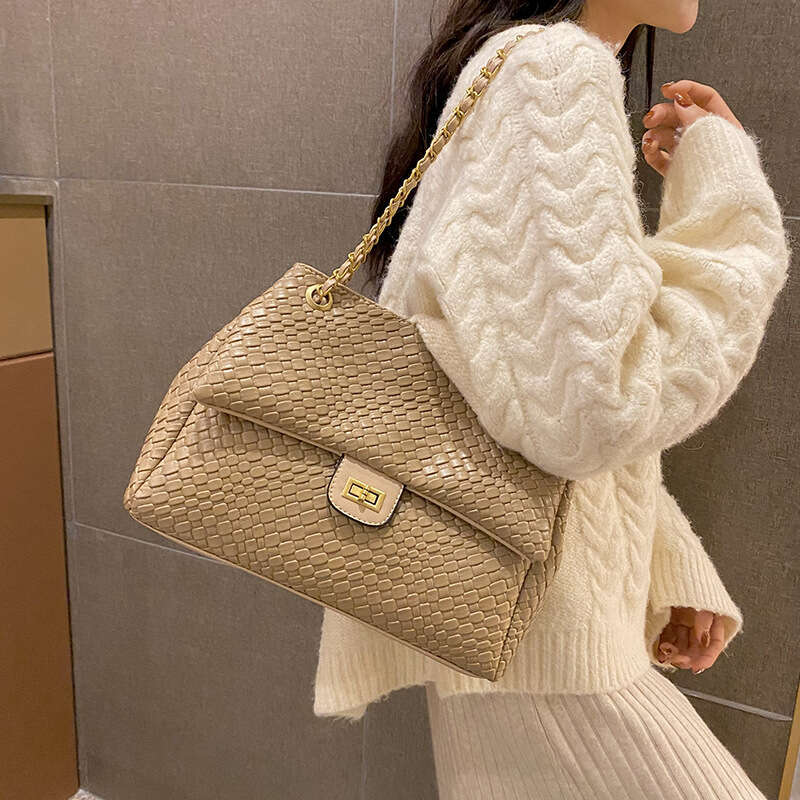 Fashion Woven Pattern Large Capacity Crossbody For Women New Stylish Versatile Shoulder Underarm Trendy Handheld Chain Bag