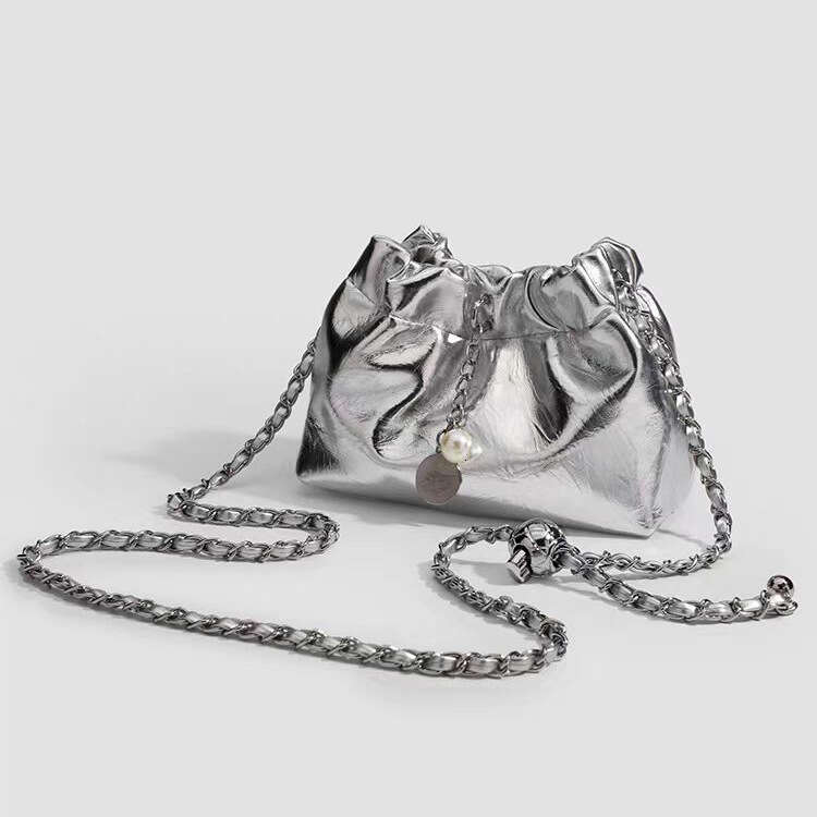 2025 New High-End Wrinkled Cloud Bucket Niche Light Luxury Versatile Chain Fashion Single Shoulder Crossbody Women's Bag