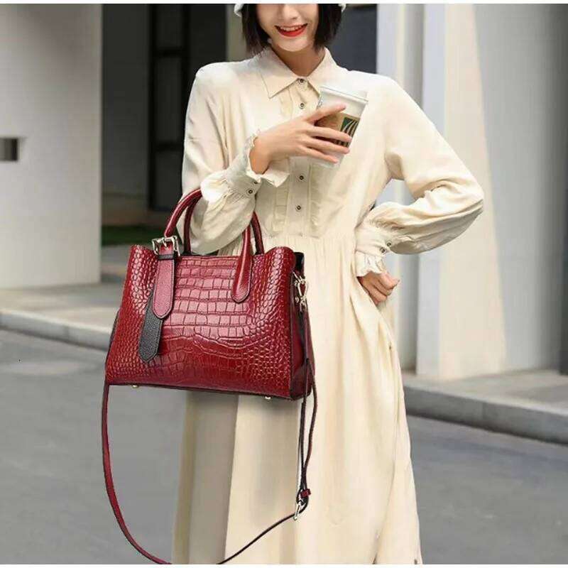 2025 New Large Capacity Genuine Leather Handbag Fashion Commuter Single Shoulder Crossbody Bag 2025/06/10