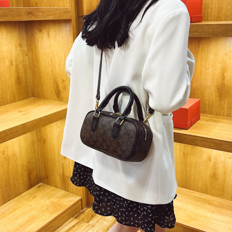 Free Shipping 2025 Designer Women's Luxury New Korean Style Handbag Fashion Single Shoulder Crossbody Bag brown