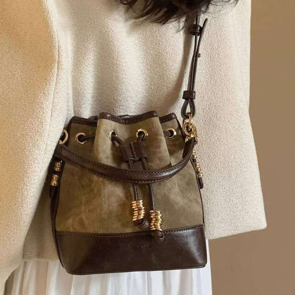 Oil Painting Revival Retro Temperament Premium Sense Versatile Bucket Women's 2025 New Fall/Winter Drawstring Tote Bag