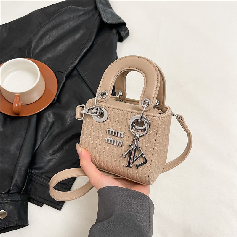 Free Shipping 2025 Designer Women's Luxury Fashion Style One Shoulder Handbag Cross Shoulder Small Square Bag black