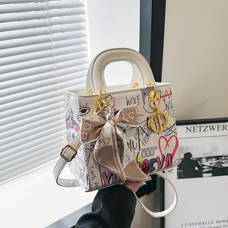 Free shipping 2025 new designer Shoulder Bags For womans ladies flap Graffiti lady square handbag women crossbody Underarm bag