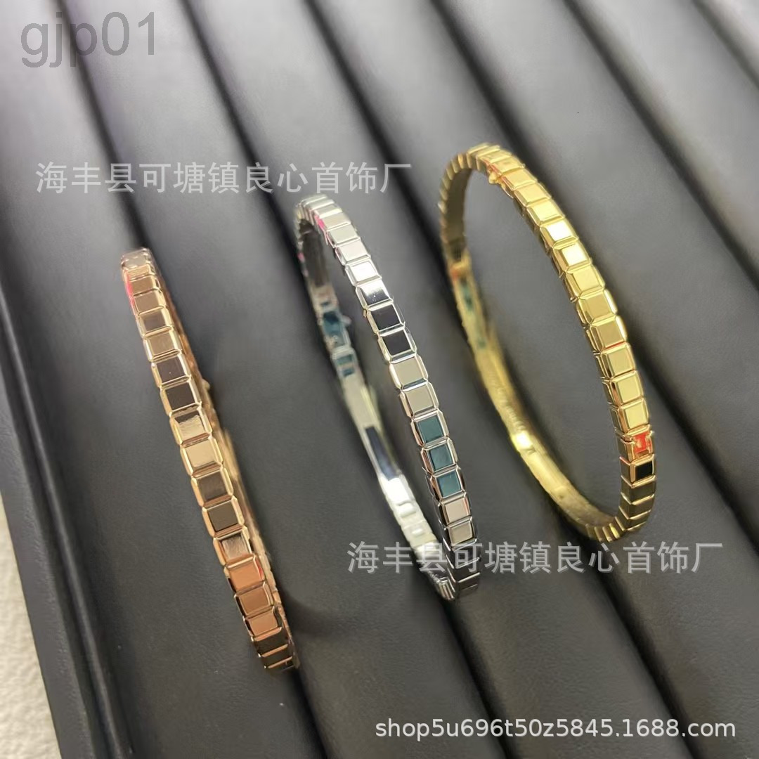 designer chopars jewelery Light Luxury Style Xiao Family v Gold Ice Cube Bracelet 18k Precision Cnc Cutting Craftsmanship Unisex Light Luxury Simple Bracelet