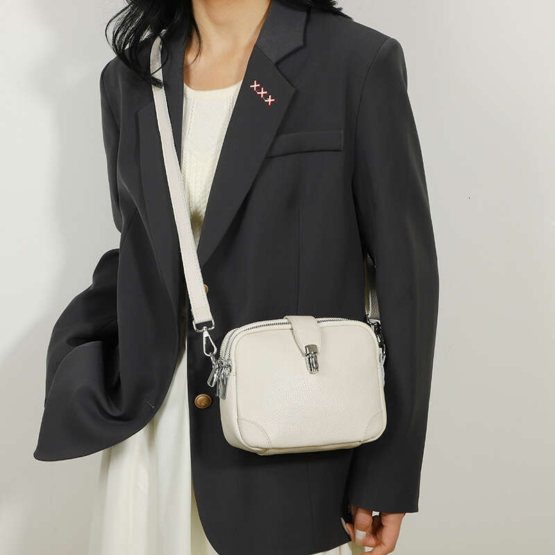 Versatile 2024 New Fashion Single Shoulder Crossbody for Women Multi-layer Small Square Bag Trendy