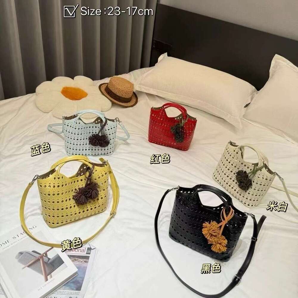 2025 New Hollow Out Handbag Summer Niche Versatile Crossbody Beach Photo Shoot Women's Bag