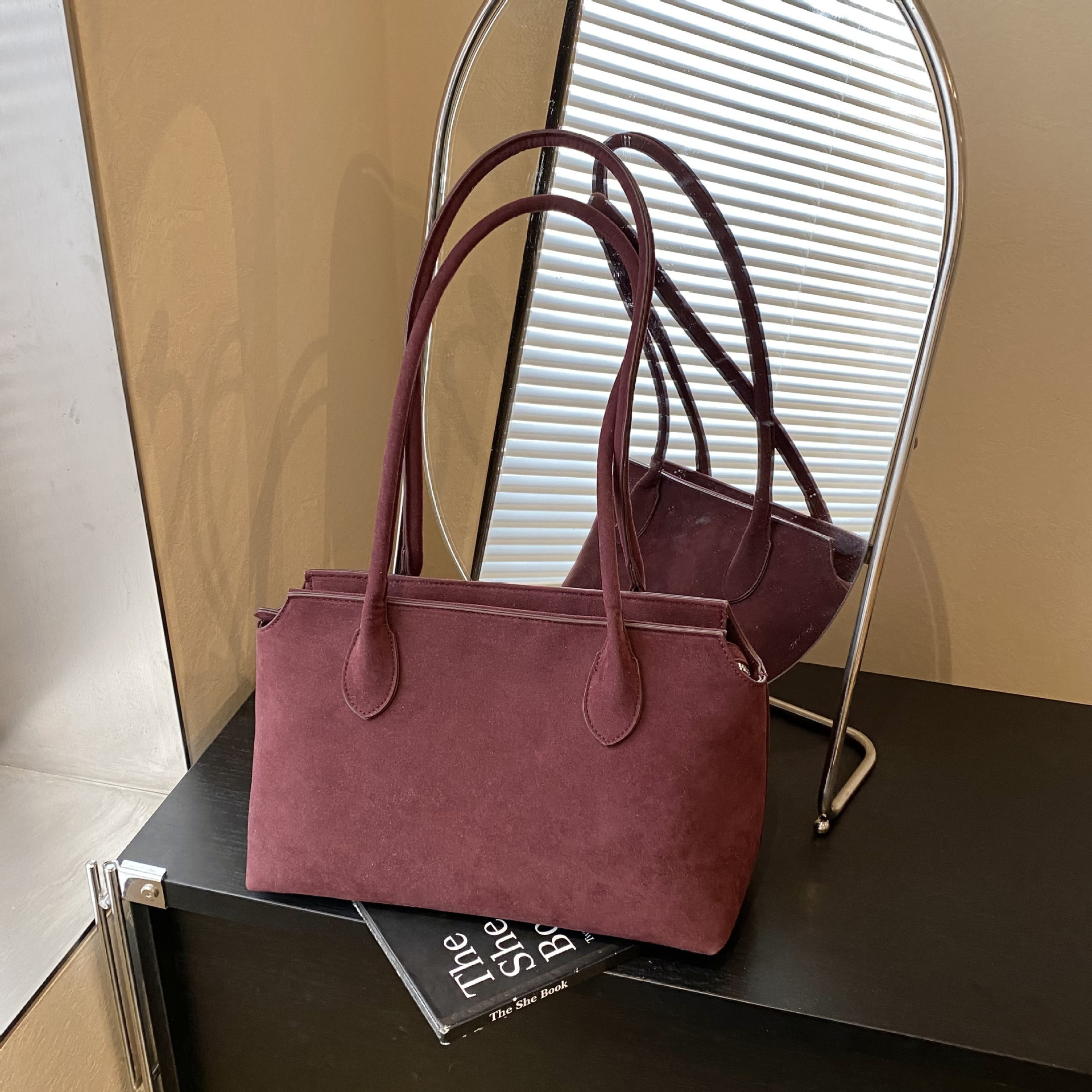 Free Shipping Women's Frosted Underarm Tote Bag Fashionable And Minimalist Designer Handbag Versatile Retro Shoulder Bag Shopping Bag