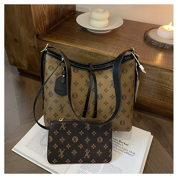 Free shipping 2025 designer Shoulder Bags womans ladies flap lady square handbag women crossbody Underarm Large capacity tote bag