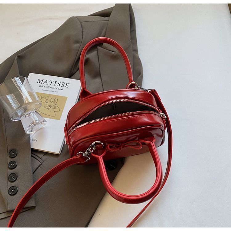 Free Shipping 2025 New Designer Bag Fashion Texture Oil Wax Leather Luxury Wallet Handheld Bowling Bag Niche Trend Bow Multifunctional Handbag
