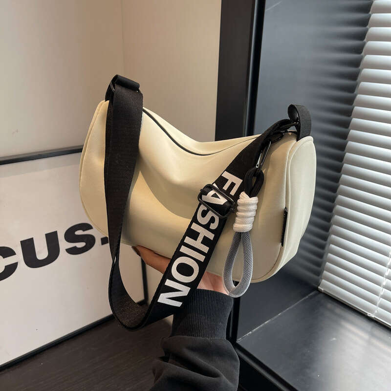 New Waterproof Oxford Cloth Large Capacity Dumpling Crossbody for Women Niche Versatile Shoulder Bag Trendy Sports Style