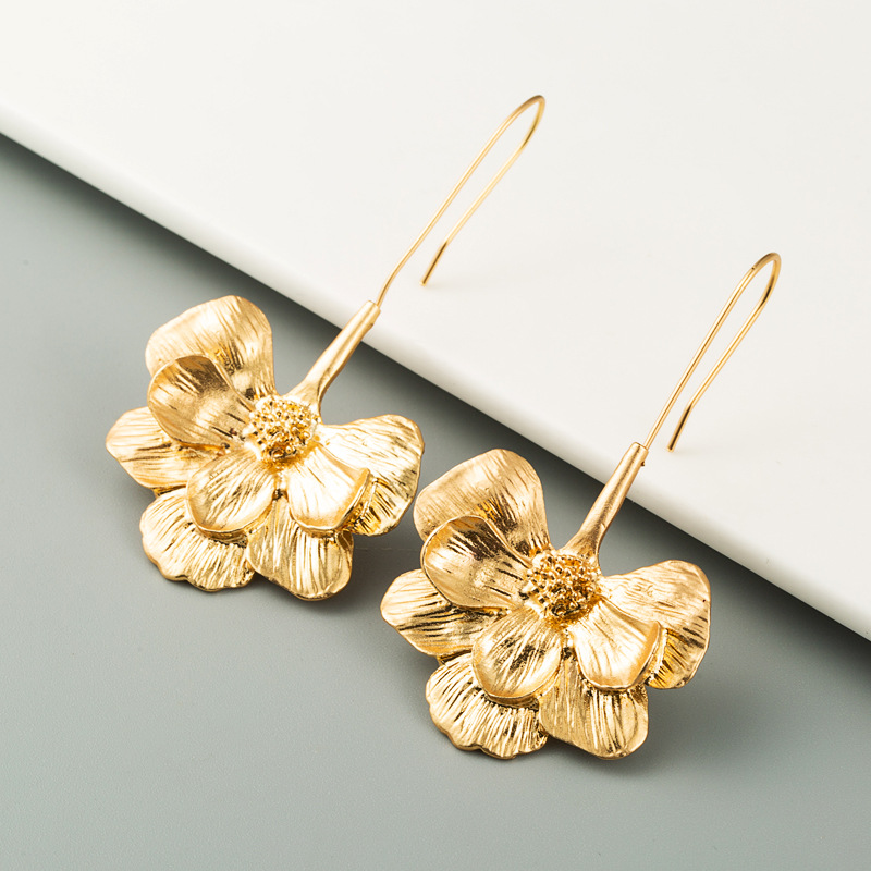 European and American Exaggerated New Fashion Long Flower shaped Hook Earrings for Women Simple Golden Temperament