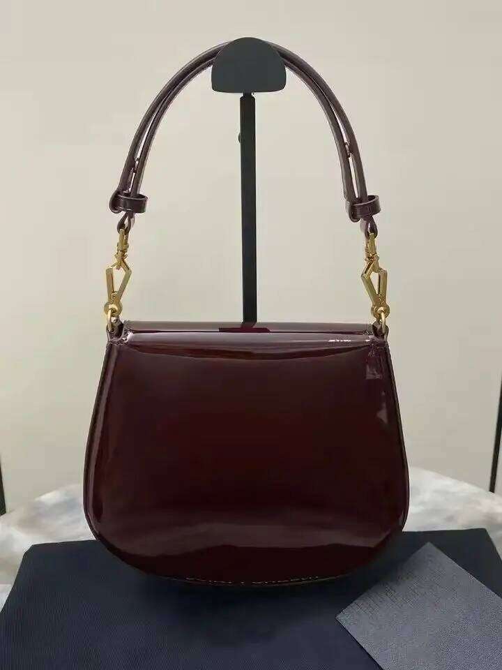 Hot Selling Women's Armpit Saddle Commuting Bag, Handbag, New High-Quality, Simple, Fashionable, Multifunctional Patent Leather Designer Bags