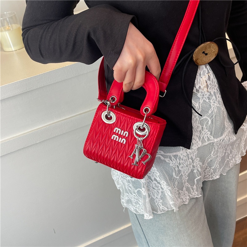 Free Shipping 2025 Designer Women's Luxury Fashion Style One Shoulder Handbag Cross Shoulder Small Square Bag black