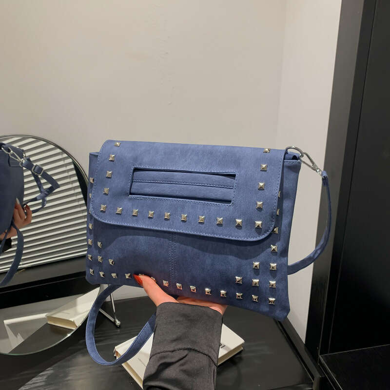 2024 New Stylish Personality Underarm Fashion Rivet Women Envelope Chain Crossbody Bag GUHUISHU