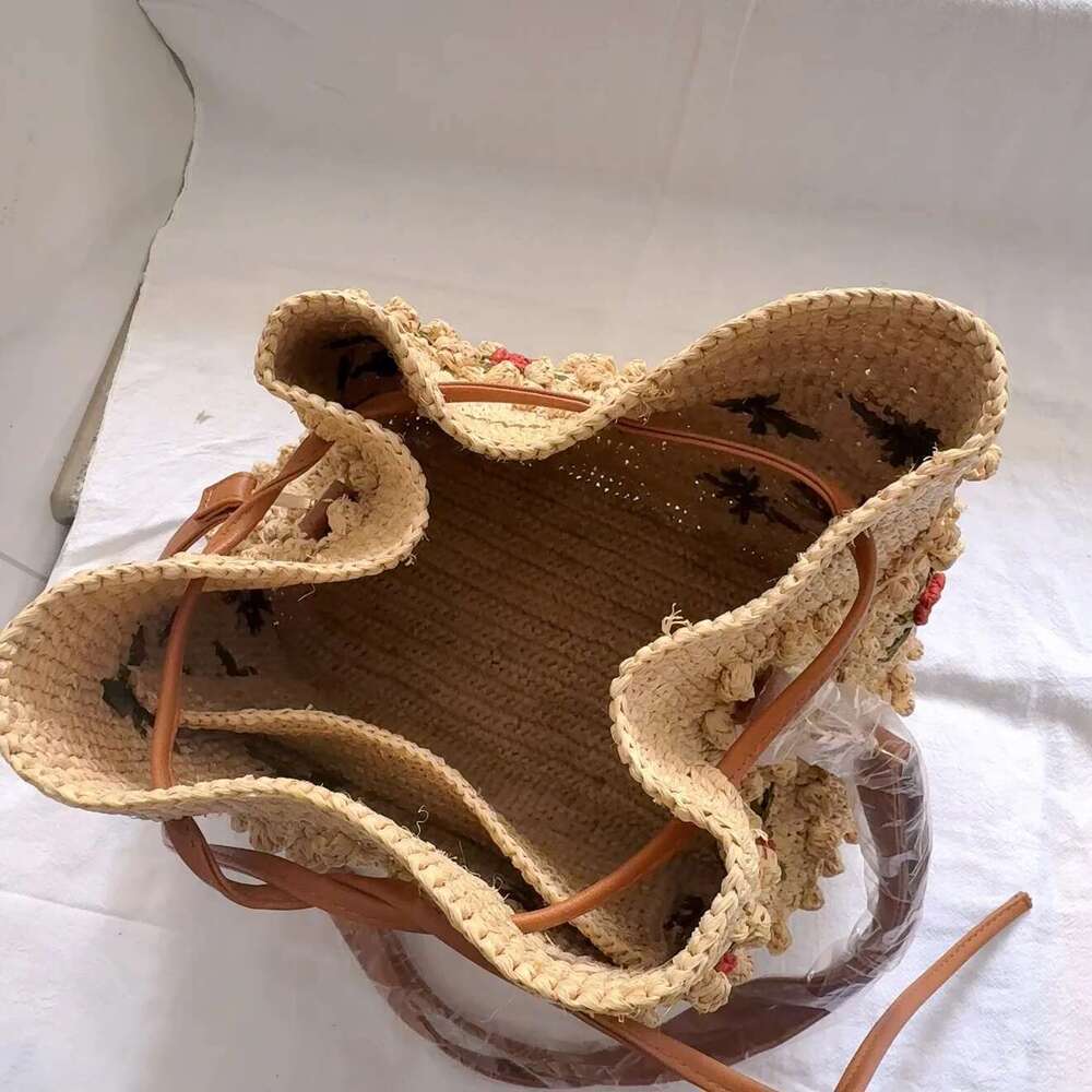 2025 New French Fashion Handmade Flower Natural Raffia Straw Grass For Women Designer Handbags Beach Tote Bag