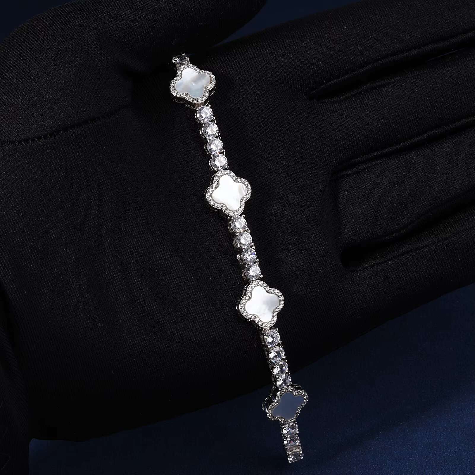 Hot Selling VVS D Moissanite 925 Silver Hip Hop Bangle Jewelry New Design Clover Bracelet Charming Elegant Luxury Bracelet