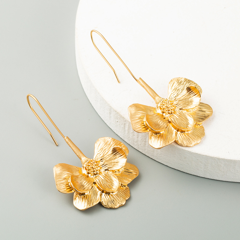 European and American Exaggerated New Fashion Long Flower shaped Hook Earrings for Women Simple Golden Temperament