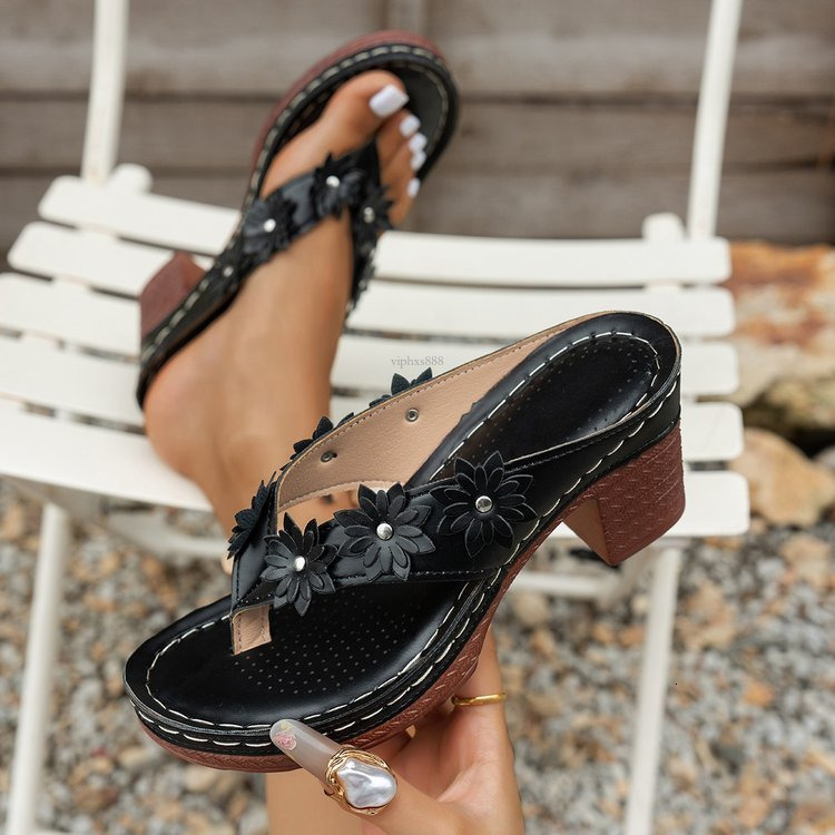 Outdoor European And American New Floral Designer Sandals Beaded Clip Women's Wedge Slippers Female Export Large Size Sandals Beach Mom Shoes Boh