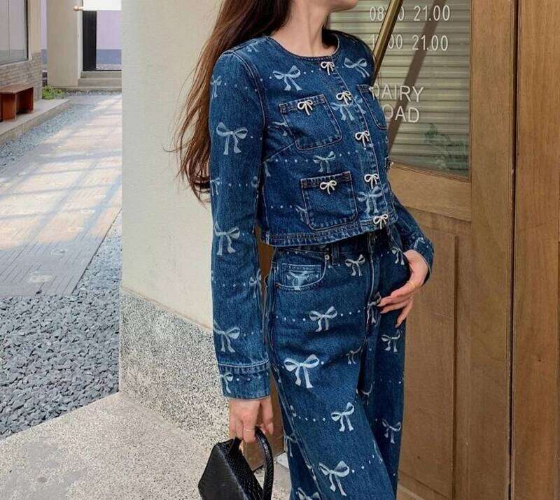 2024 new arrive bow decoration printed Lady Coat long sleeved round neck women denim jacket with pockets, hidden buttons