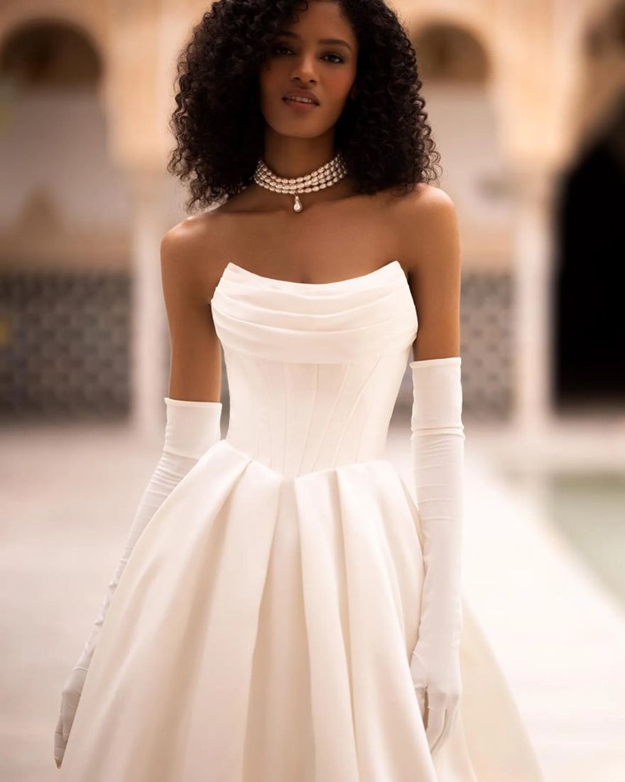 Vintage A Line Wedding Dresses Pleats Strapless Wedding Dress Sweep Train Ruffle robe de mariee bridal gowns