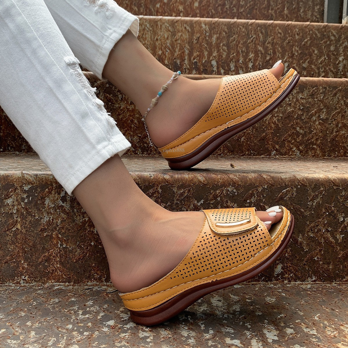 2025 New European And American Style Designer Sandals Wedge Casual Round Toe Composite Buckle PU Leather Outdoor Laser Beach Perforated One-strap Sand