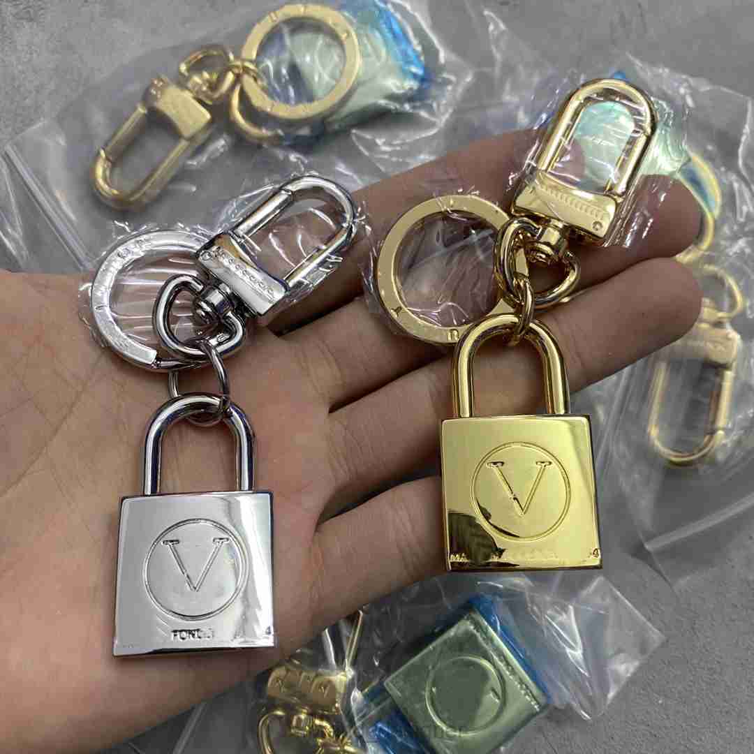 keychains Lock Letters with dias designers keychain top Car Key Chain Buckle jewelry Keyring Bags Pendant Exquisite Gift