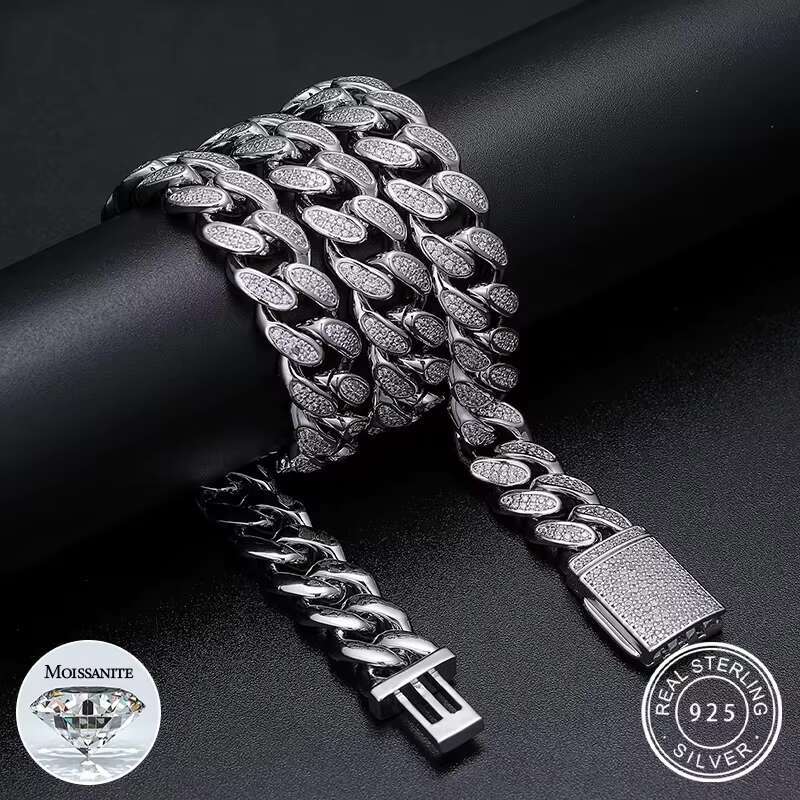 Unisex Cubic Zirconia Pendant Jewelry: Glittering Fashion Accessory