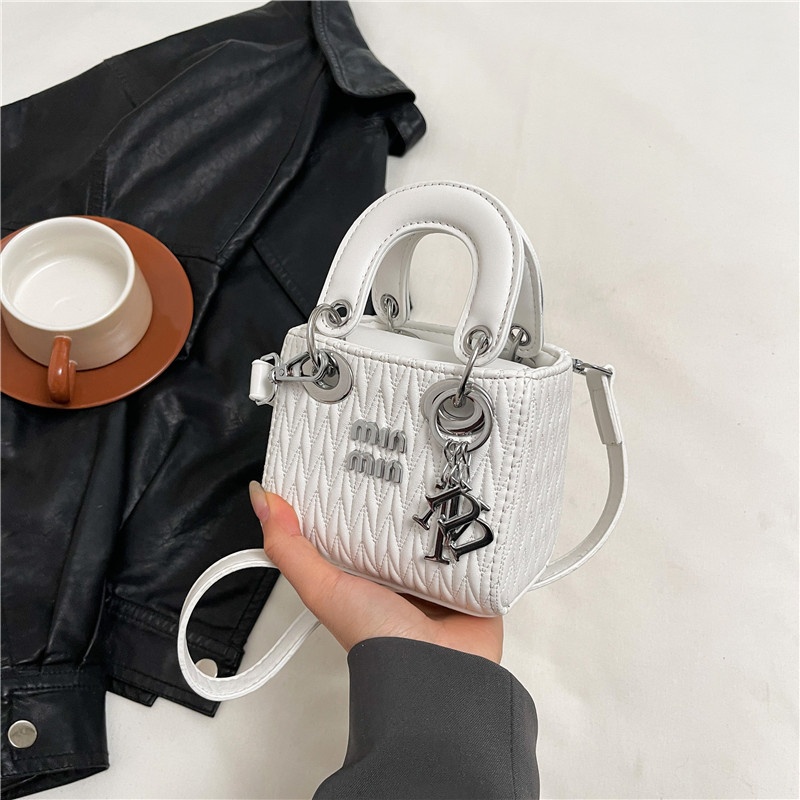 Free Shipping 2025 Designer Women's Luxury Fashion Style One Shoulder Handbag Cross Shoulder Small Square Bag black